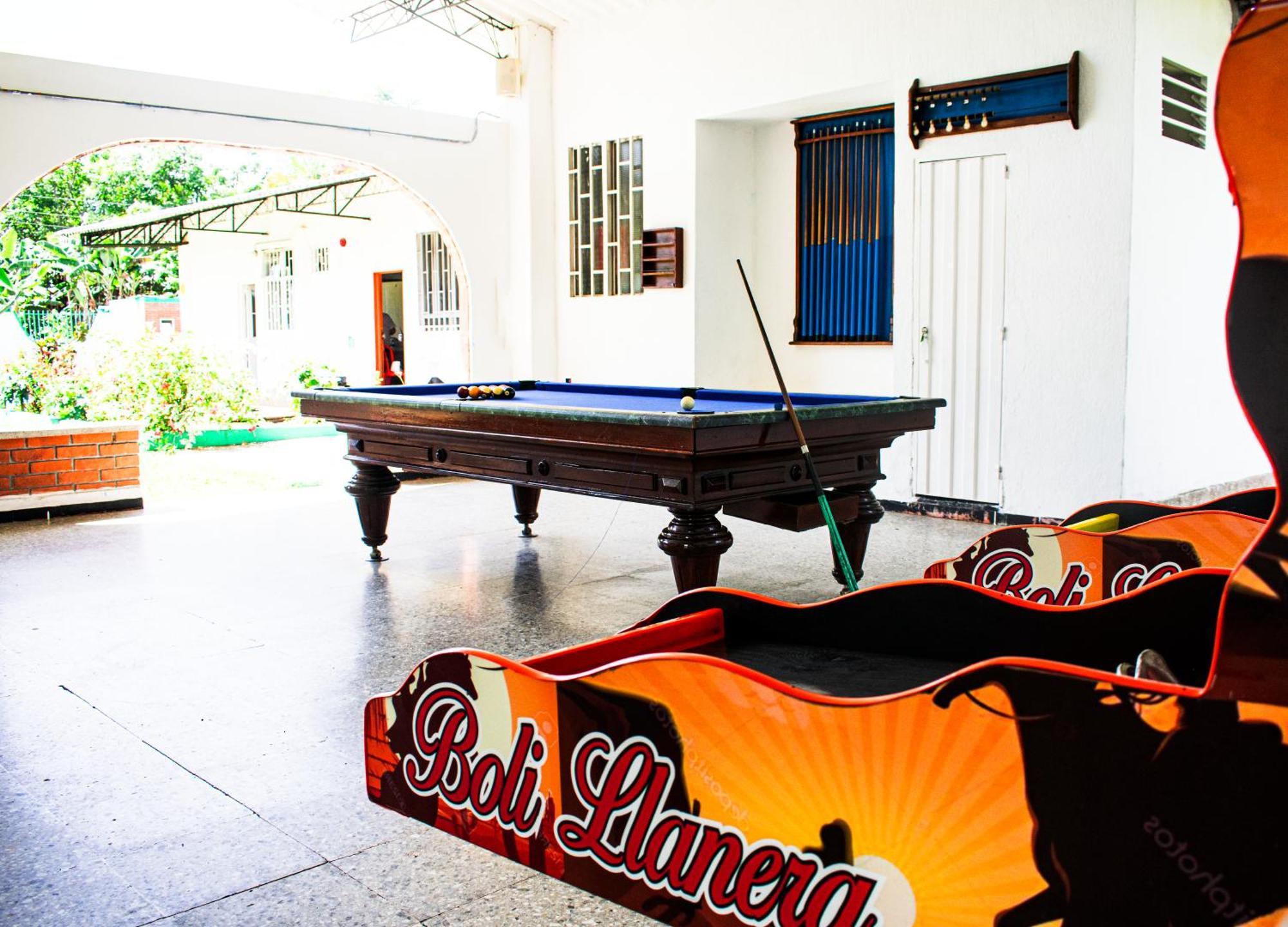 Club Bella Suiza - Carlos Ossa Escobar Marsella  Exterior foto